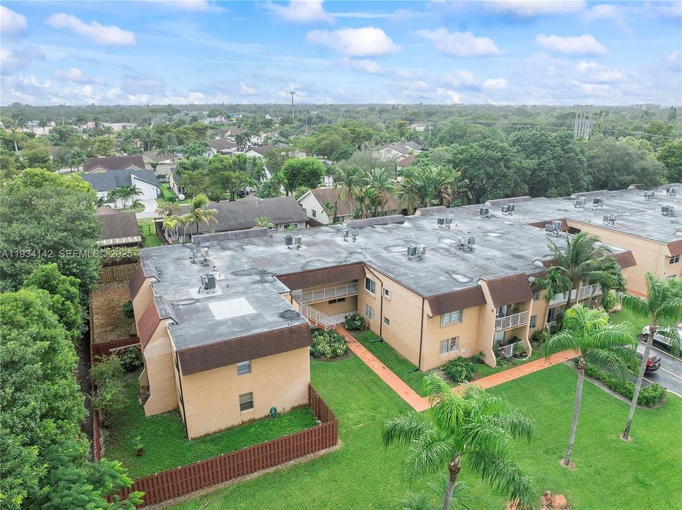 For Sale: $237,500 (1 beds, 1 baths, 755 Square Feet)