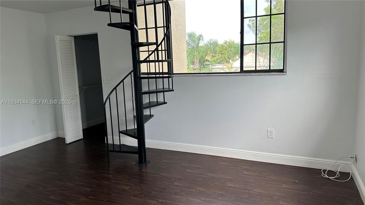 For Rent: $2,600 (2 beds, 2 baths, 1214 Square Feet)