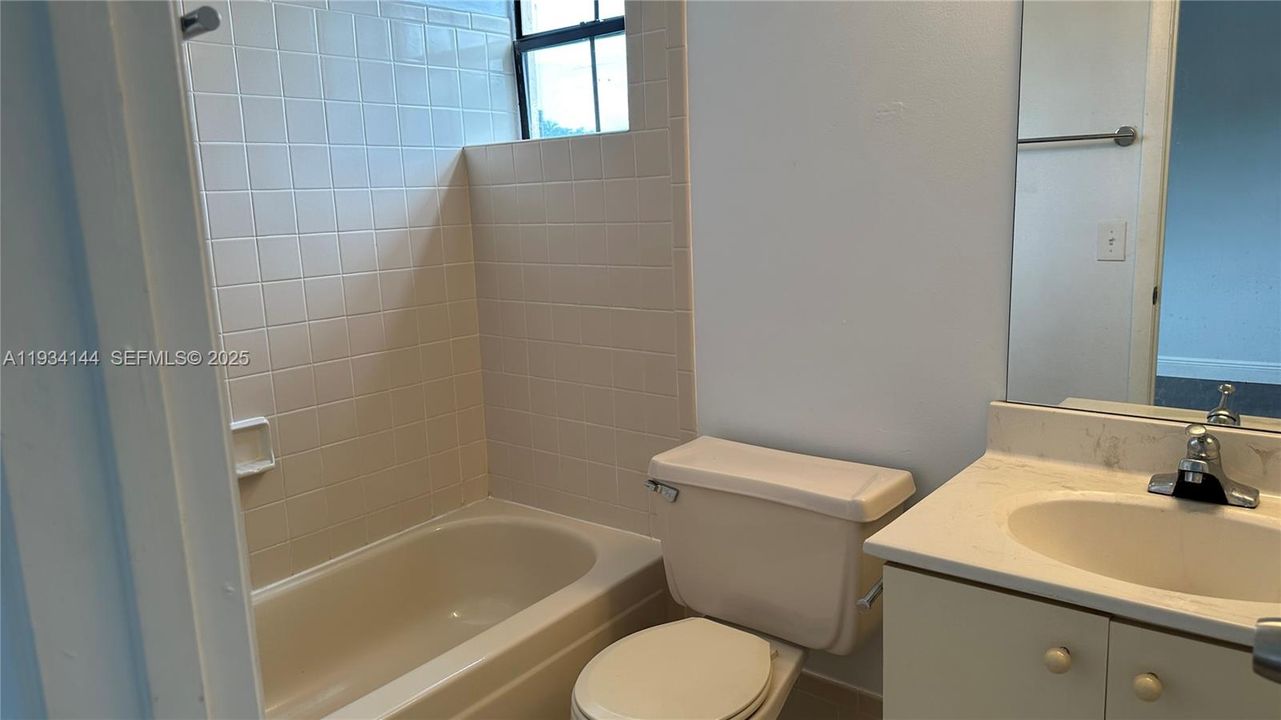 For Rent: $2,600 (2 beds, 2 baths, 1214 Square Feet)