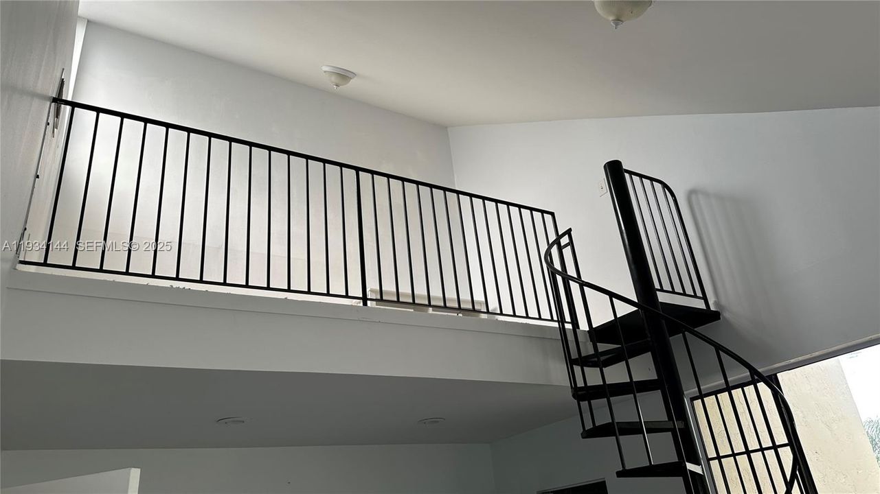 For Rent: $2,600 (2 beds, 2 baths, 1214 Square Feet)