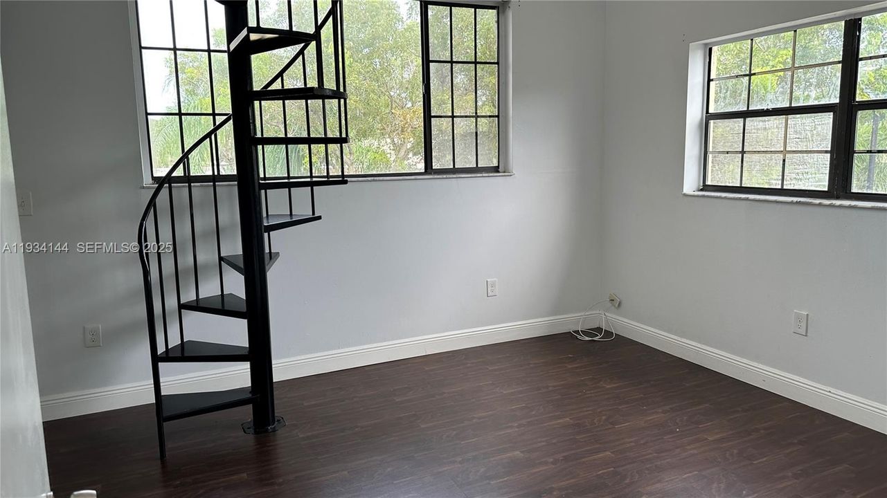 For Rent: $2,600 (2 beds, 2 baths, 1214 Square Feet)