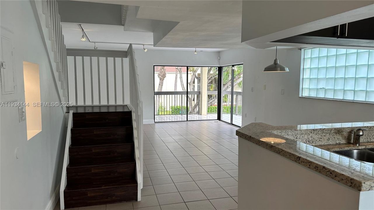 For Rent: $2,600 (2 beds, 2 baths, 1214 Square Feet)