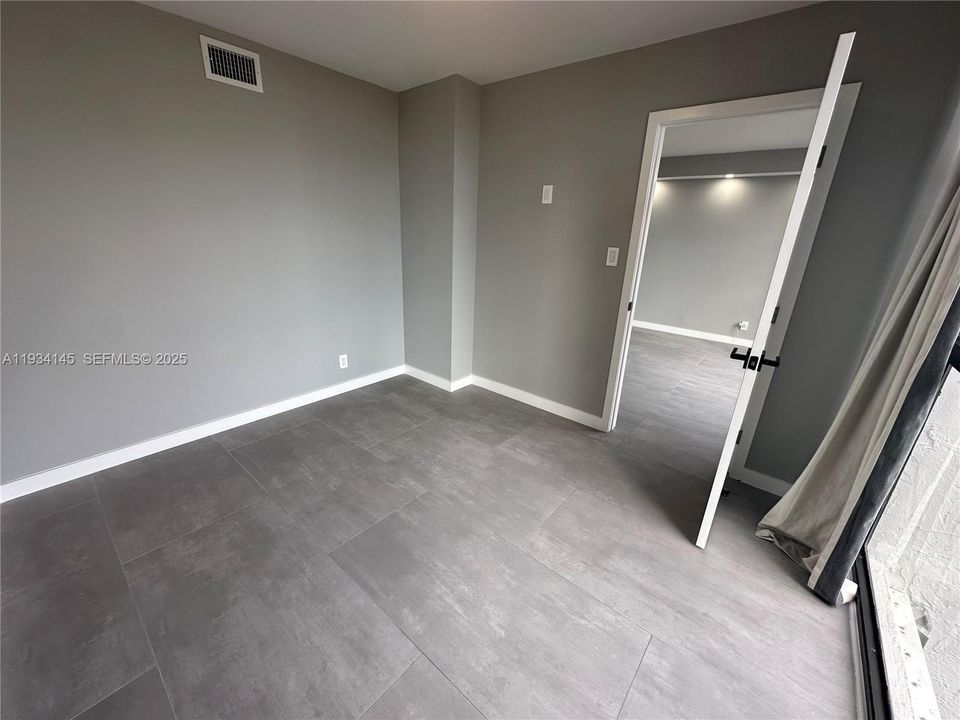 For Rent: $2,700 (2 beds, 1 baths, 1075 Square Feet)