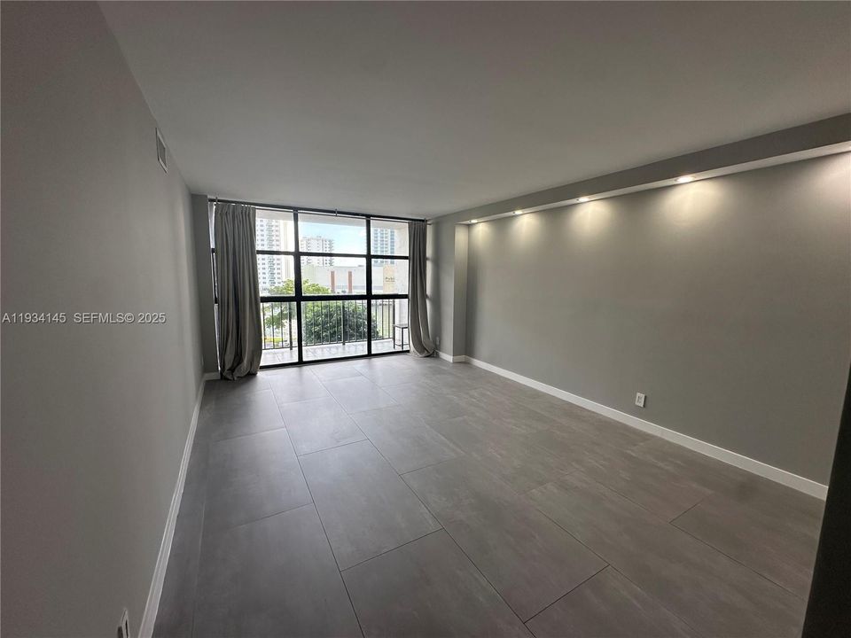 For Rent: $2,700 (2 beds, 1 baths, 1075 Square Feet)