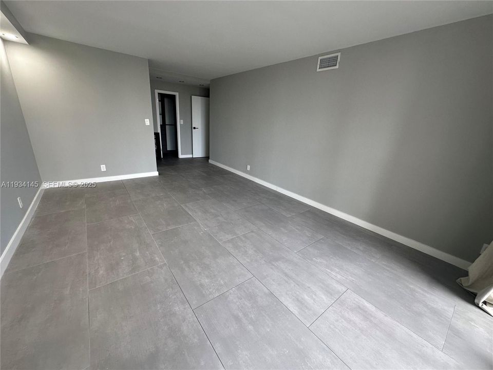 For Rent: $2,700 (2 beds, 1 baths, 1075 Square Feet)