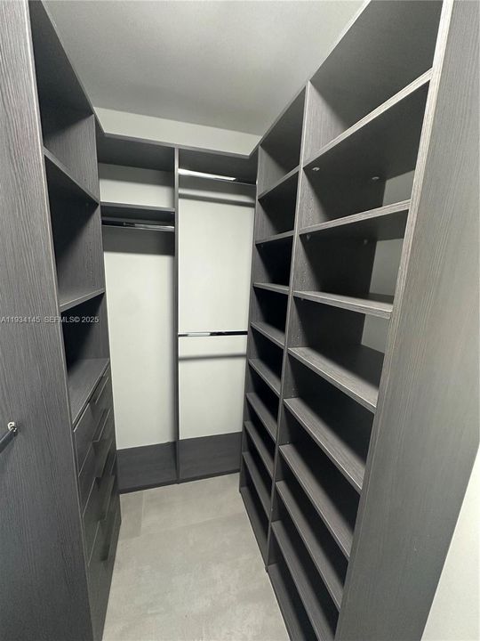 For Rent: $2,700 (2 beds, 1 baths, 1075 Square Feet)