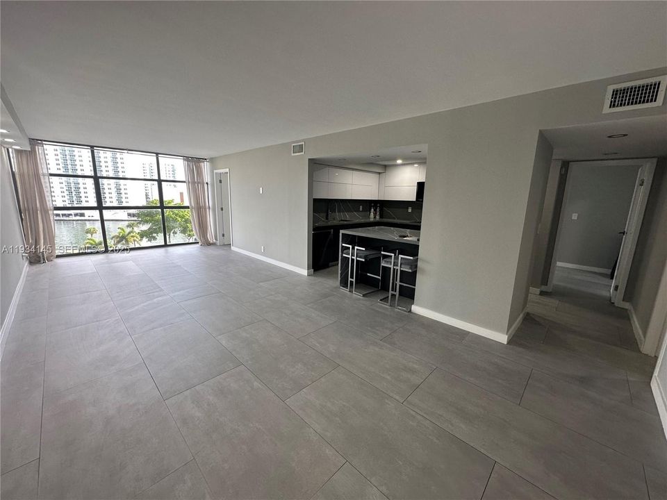 For Rent: $2,700 (2 beds, 1 baths, 1075 Square Feet)