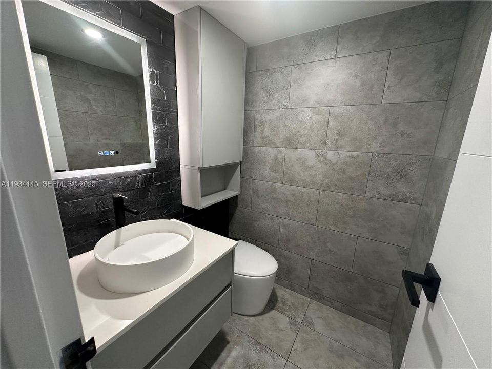 For Rent: $2,700 (2 beds, 1 baths, 1075 Square Feet)