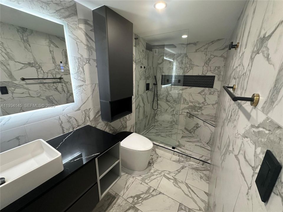 For Rent: $2,700 (2 beds, 1 baths, 1075 Square Feet)