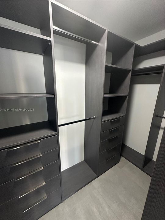 For Rent: $2,700 (2 beds, 1 baths, 1075 Square Feet)