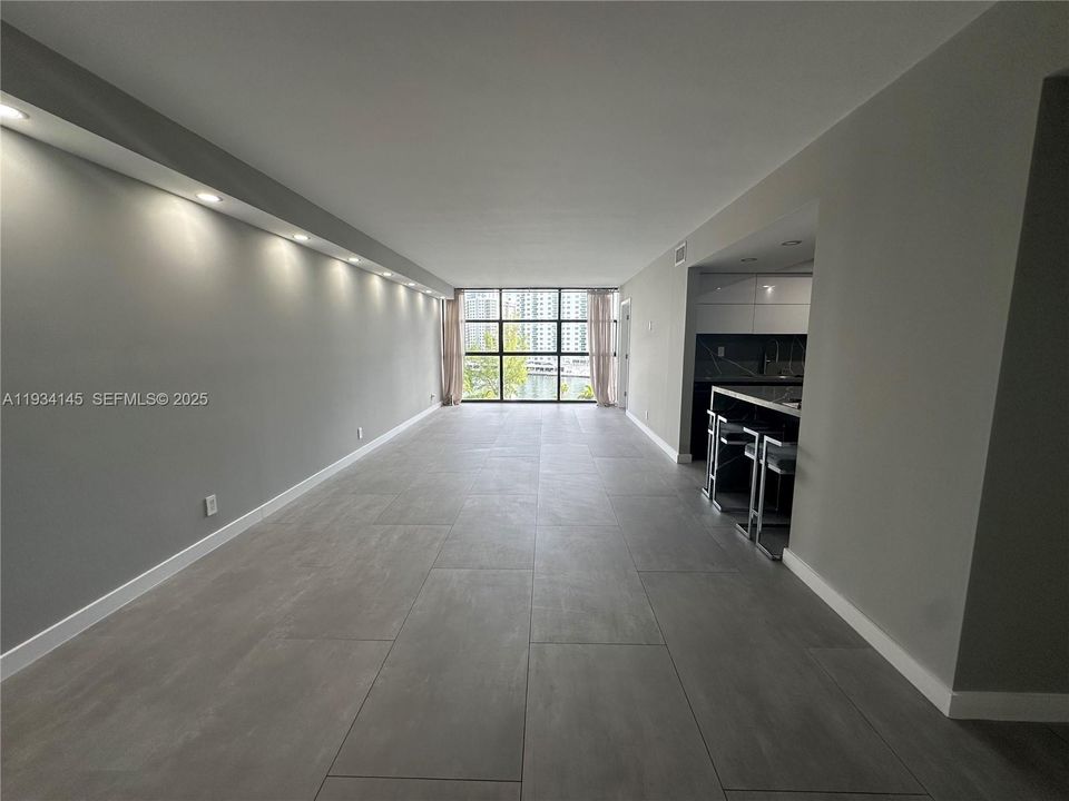 For Rent: $2,700 (2 beds, 1 baths, 1075 Square Feet)