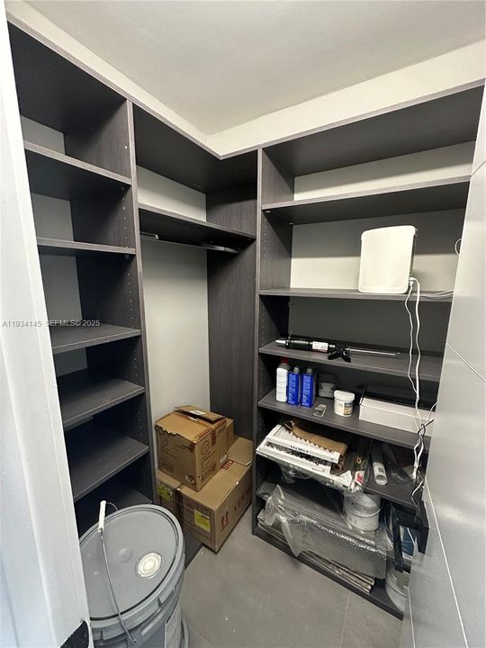 For Rent: $2,700 (2 beds, 1 baths, 1075 Square Feet)