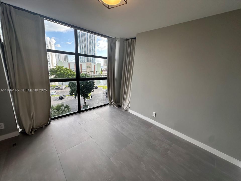 For Rent: $2,700 (2 beds, 1 baths, 1075 Square Feet)