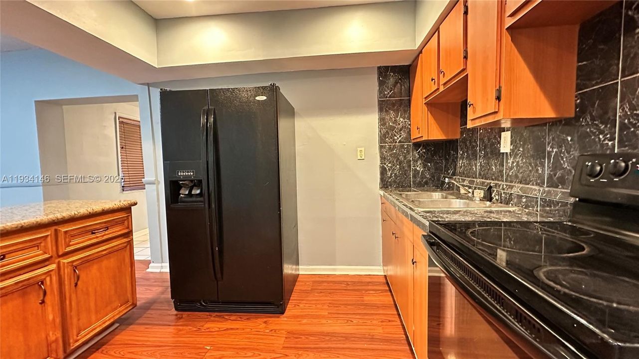 出租: $2,300 (3 贝兹, 2 浴室, 2061 平方英尺)