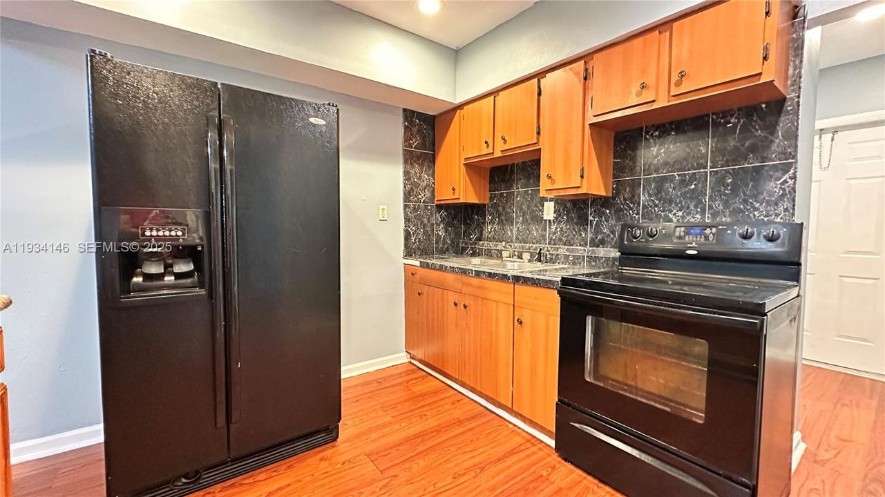 出租: $2,300 (3 贝兹, 2 浴室, 2061 平方英尺)