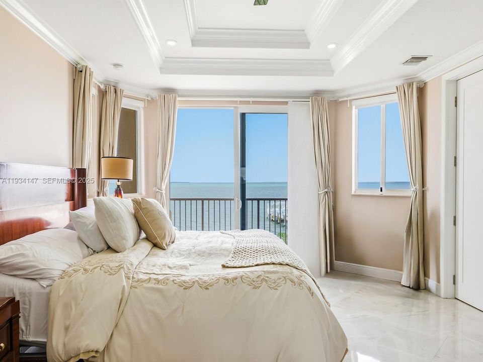 En Venta: $5,295,000 (5 camas, 5 baños, 4822 Pies cuadrados)