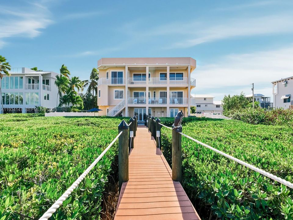 En Venta: $5,295,000 (5 camas, 5 baños, 4822 Pies cuadrados)