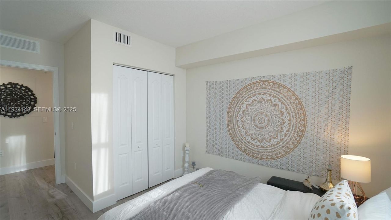 For Rent: $2,600 (2 beds, 2 baths, 942 Square Feet)