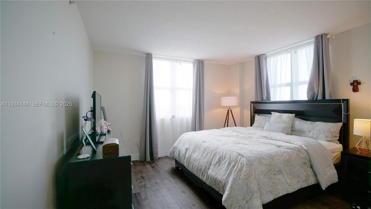 For Rent: $2,600 (2 beds, 2 baths, 942 Square Feet)