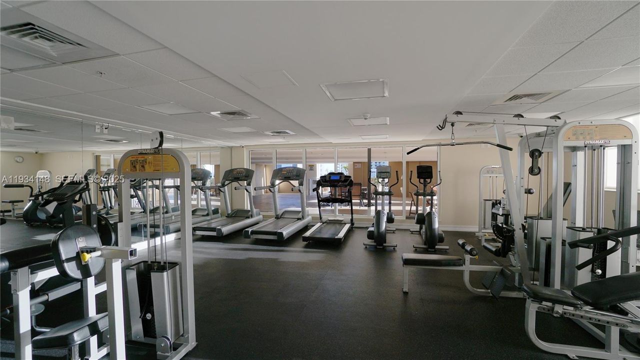 For Rent: $2,600 (2 beds, 2 baths, 942 Square Feet)