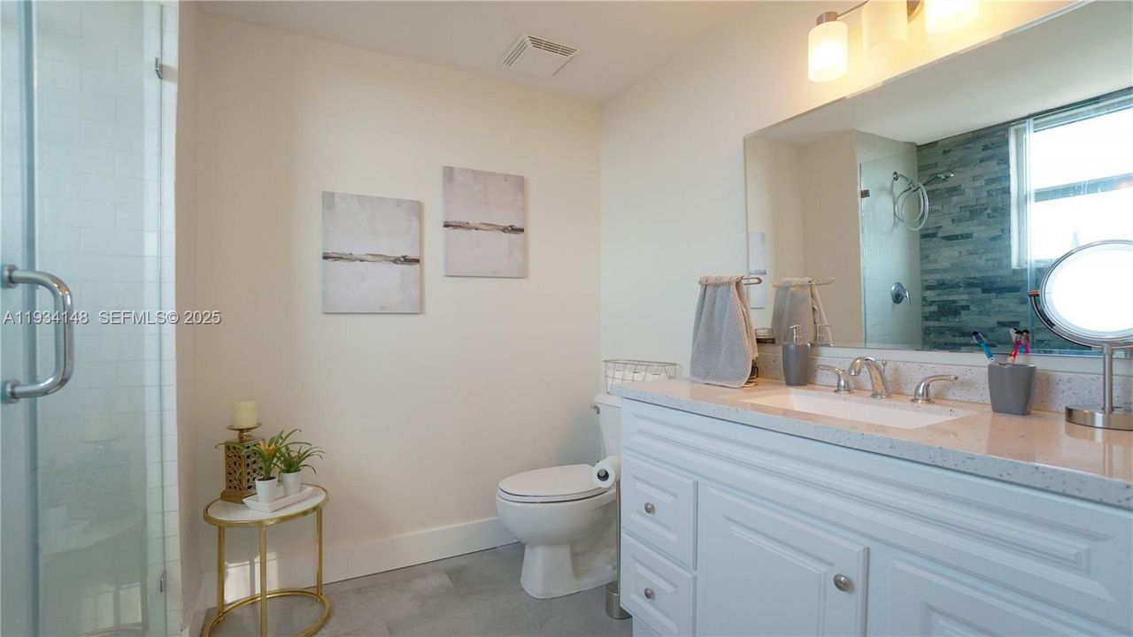 For Rent: $2,600 (2 beds, 2 baths, 942 Square Feet)