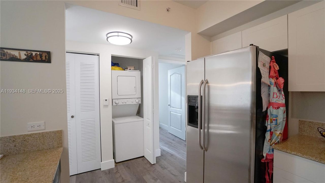 For Rent: $2,600 (2 beds, 2 baths, 942 Square Feet)