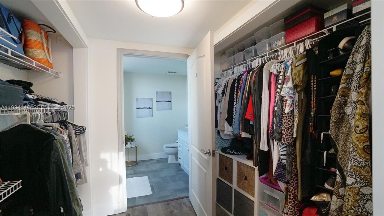 For Rent: $2,600 (2 beds, 2 baths, 942 Square Feet)