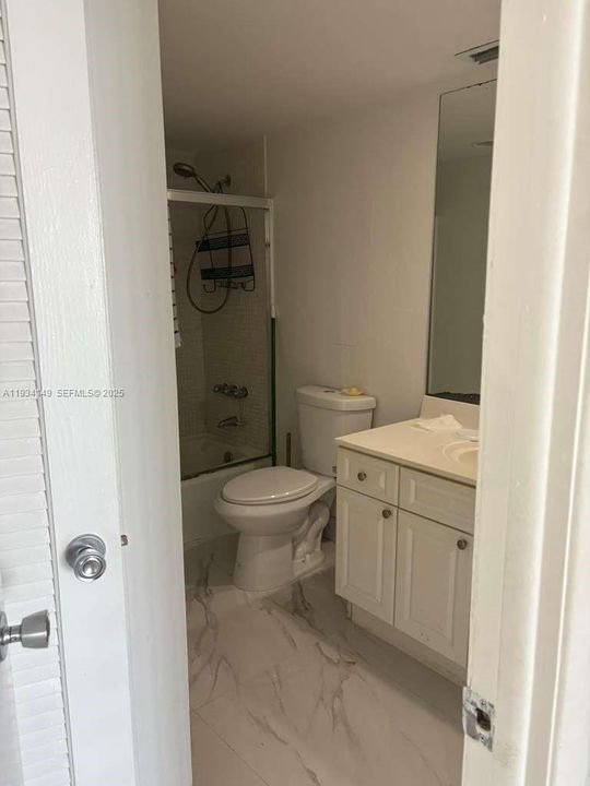 For Rent: $2,400 (1 beds, 1 baths, 1000 Square Feet)