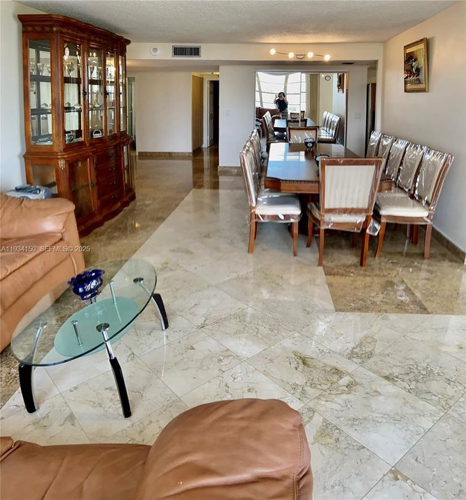 En Renta: $3,250 (2 camas, 2 baños, 1525 Pies cuadrados)