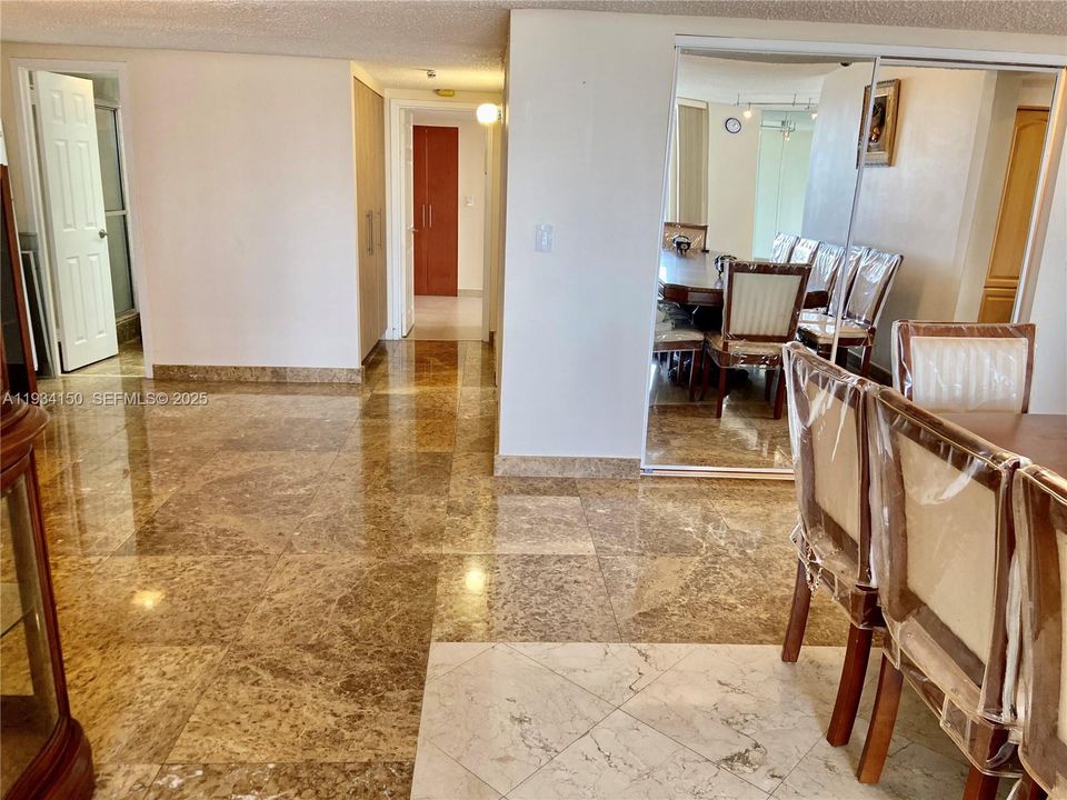 En Renta: $3,250 (2 camas, 2 baños, 1525 Pies cuadrados)