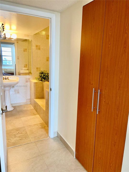 En Renta: $3,250 (2 camas, 2 baños, 1525 Pies cuadrados)