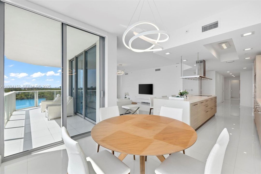 На продажу: $2,200,000 (3 спален, 3 ванн, 2386 Квадратных фут)