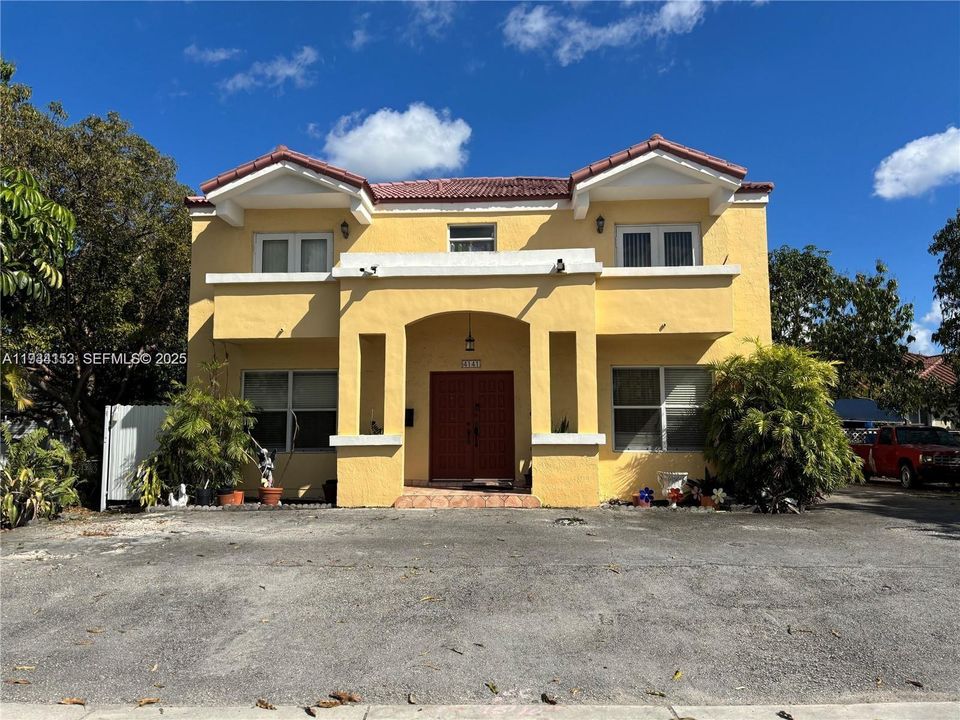 For Sale: $639,000 (5 beds, 2 baths, 2410 Square Feet)