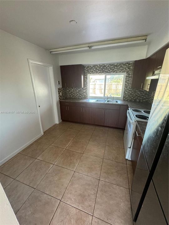 На продажу: $520,000 (3 спален, 2 ванн, 1388 Квадратных фут)