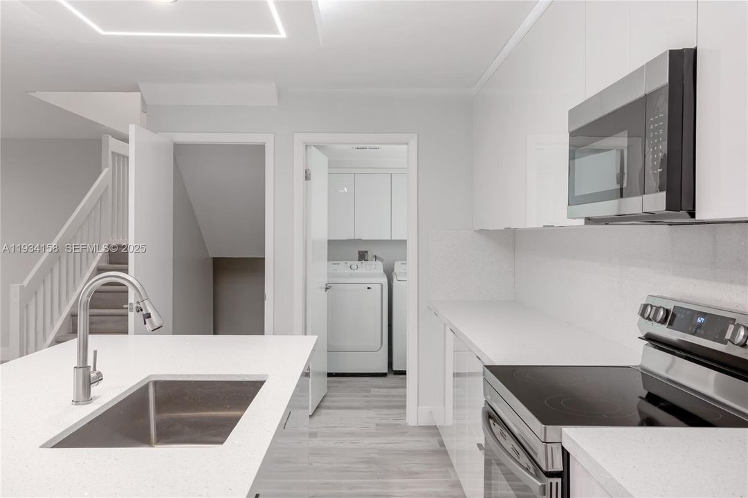 For Sale: $475,000 (3 beds, 2 baths, 1654 Square Feet)