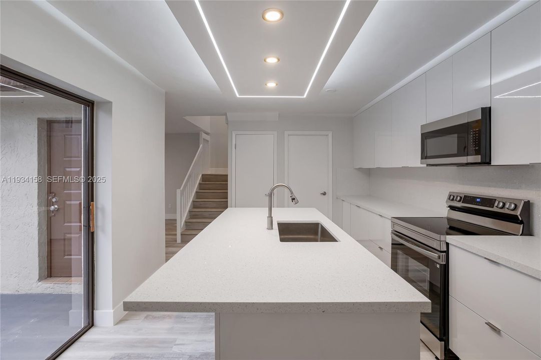 For Sale: $475,000 (3 beds, 2 baths, 1654 Square Feet)