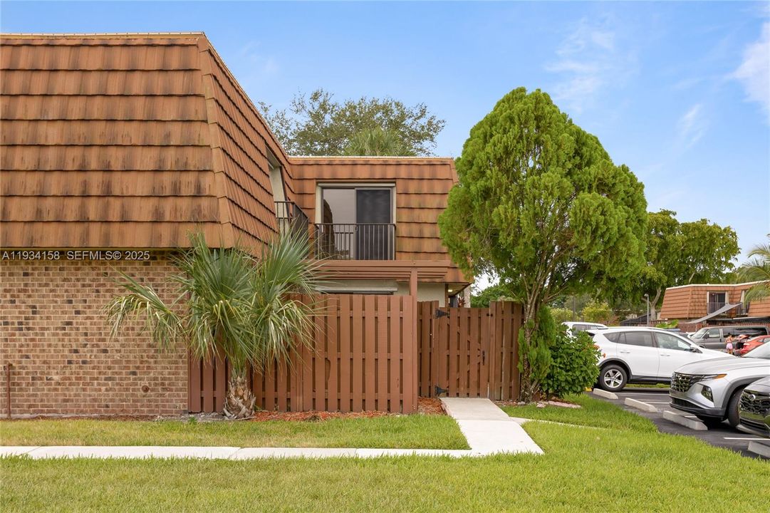 For Sale: $475,000 (3 beds, 2 baths, 1654 Square Feet)