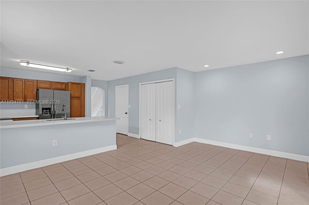 For Rent: $3,075 (3 beds, 2 baths, 1470 Square Feet)