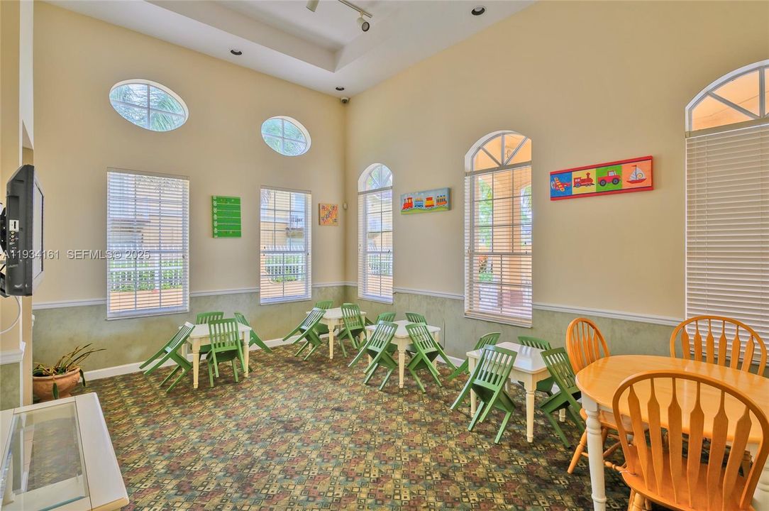 For Rent: $3,075 (3 beds, 2 baths, 1470 Square Feet)