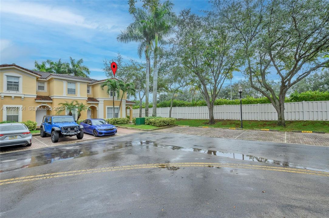 For Rent: $3,075 (3 beds, 2 baths, 1470 Square Feet)