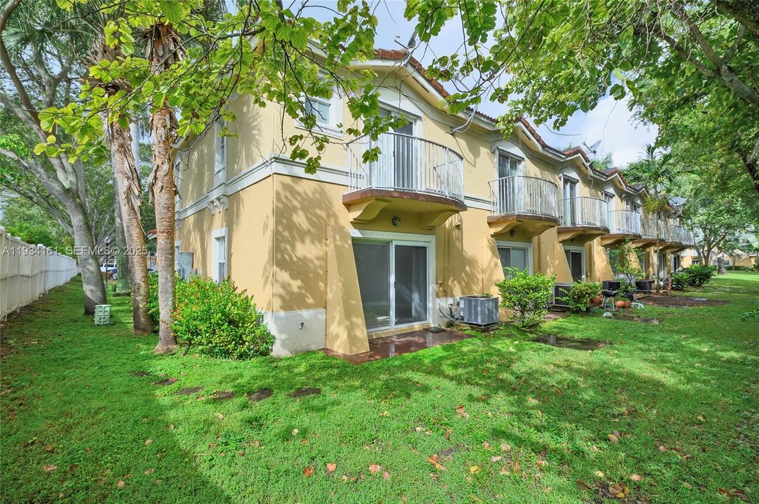 For Rent: $3,075 (3 beds, 2 baths, 1470 Square Feet)