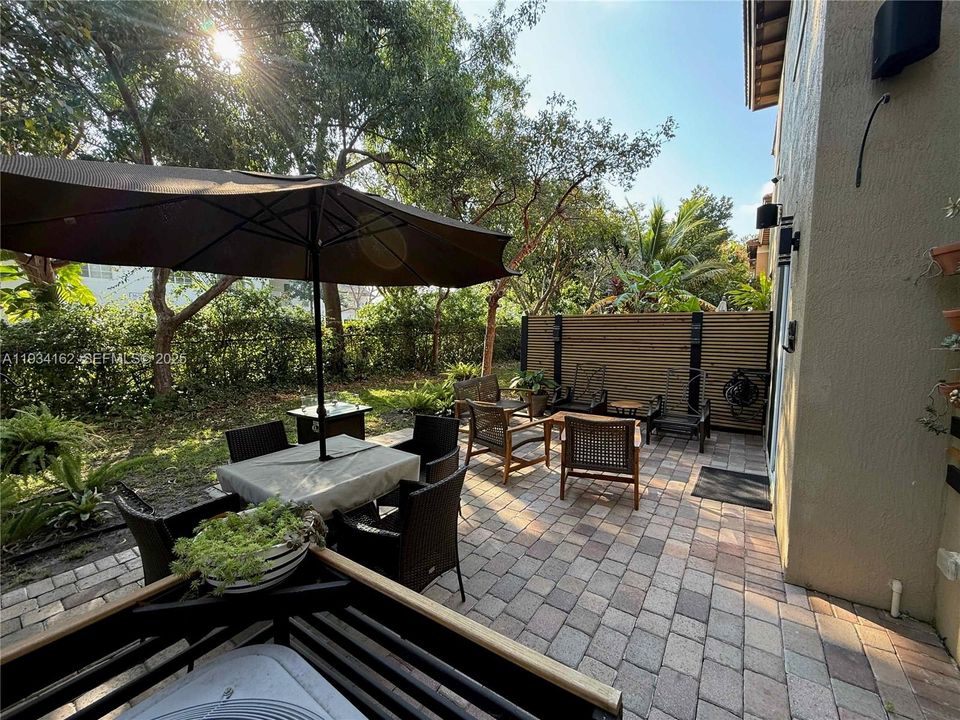 В аренду: $3,300 (3 спален, 2 ванн, 1888 Квадратных фут)