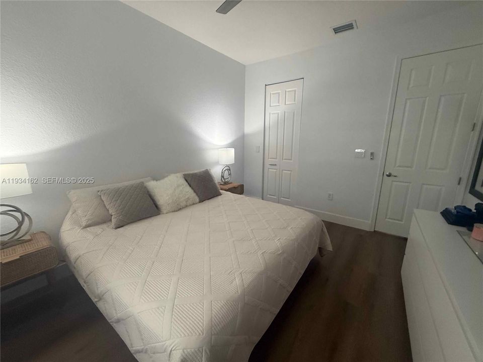 В аренду: $3,300 (3 спален, 2 ванн, 1888 Квадратных фут)