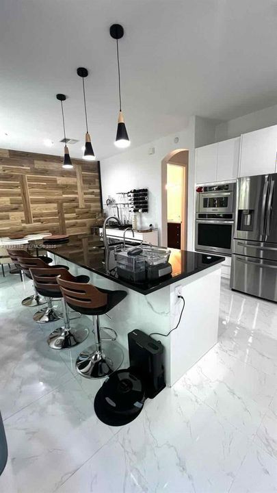 В аренду: $3,300 (3 спален, 2 ванн, 1888 Квадратных фут)