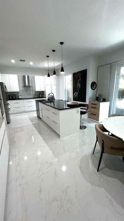 В аренду: $3,300 (3 спален, 2 ванн, 1888 Квадратных фут)