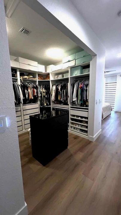 В аренду: $3,300 (3 спален, 2 ванн, 1888 Квадратных фут)