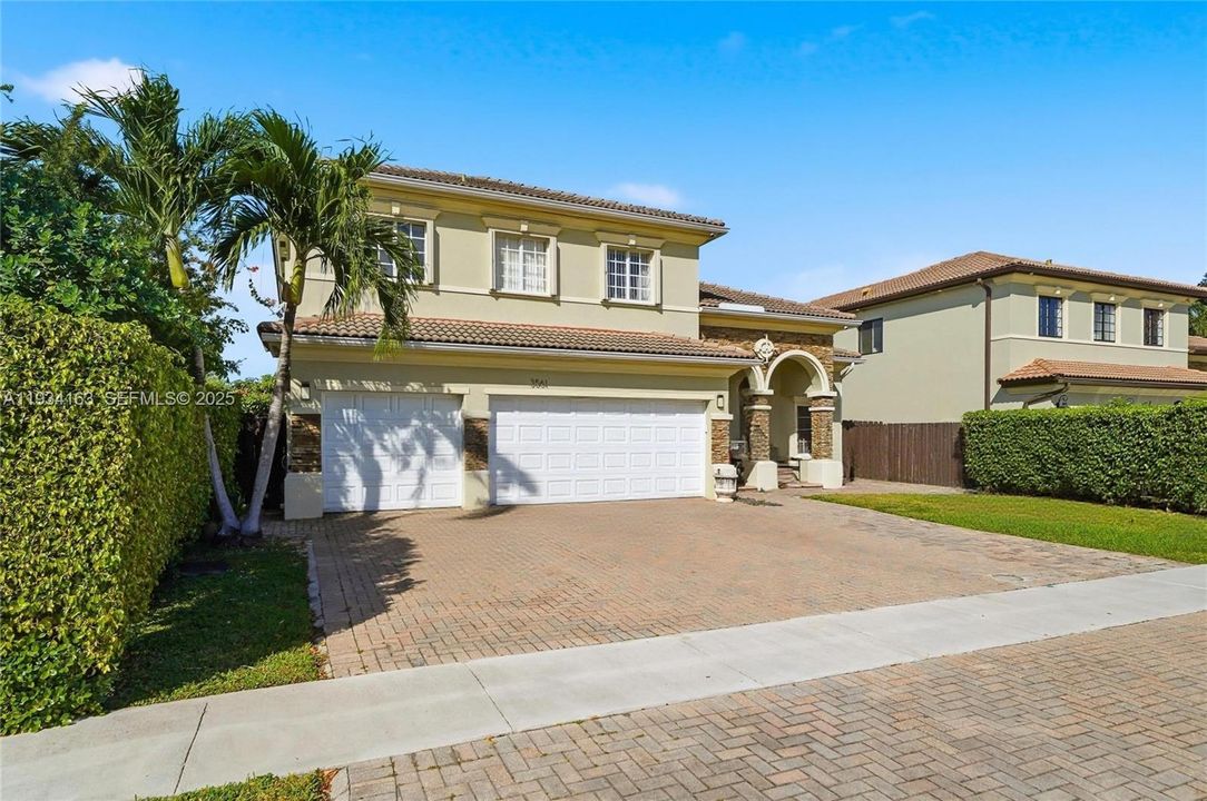 For Sale: $595,000 (4 beds, 3 baths, 2792 Square Feet)