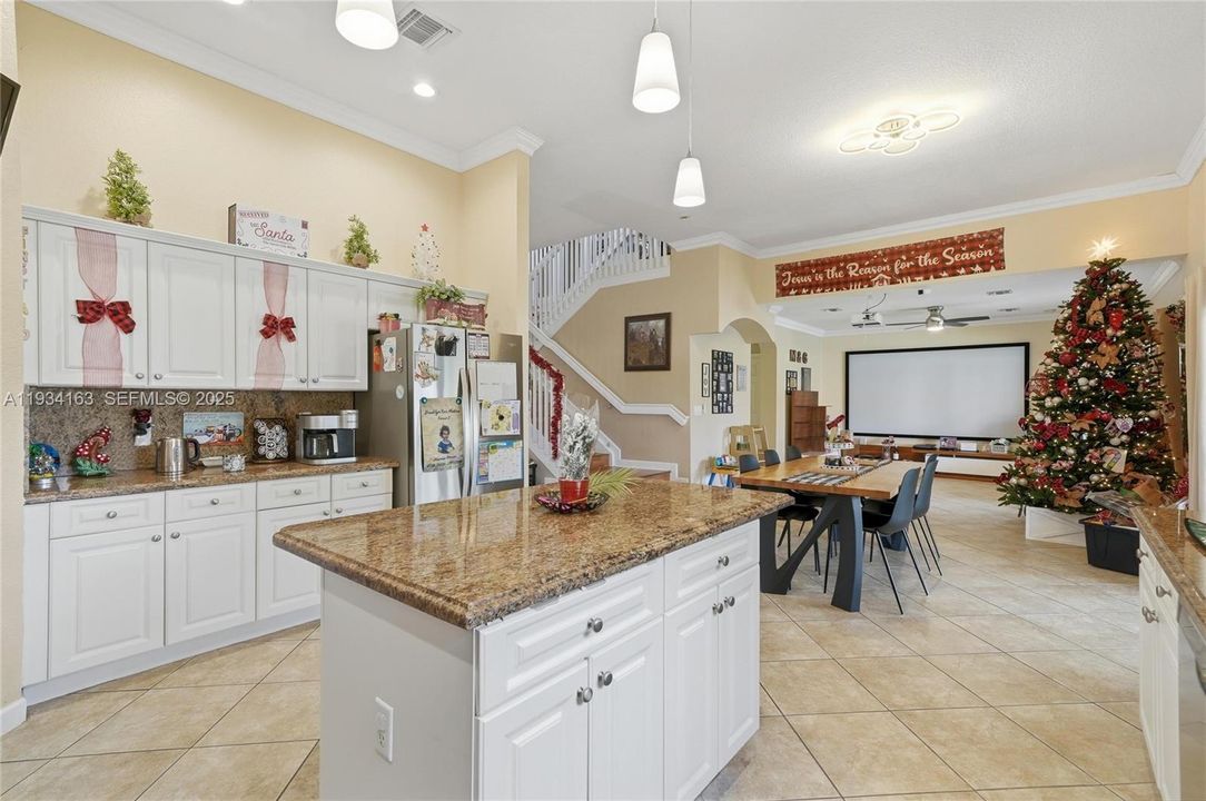 For Sale: $595,000 (4 beds, 3 baths, 2792 Square Feet)