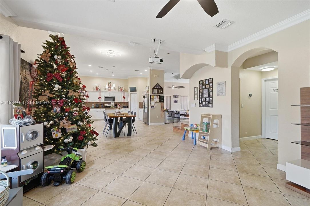 For Sale: $595,000 (4 beds, 3 baths, 2792 Square Feet)