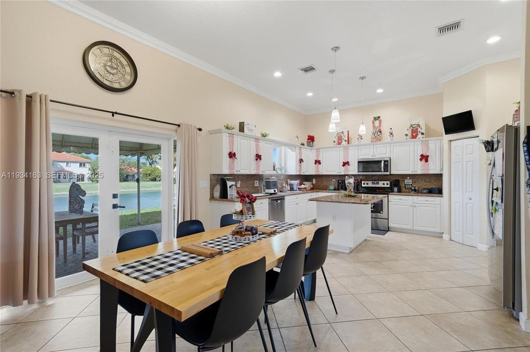 For Sale: $595,000 (4 beds, 3 baths, 2792 Square Feet)